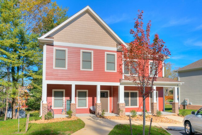 Uptown Village in Blacksburg, VA - Foto de edificio - Building Photo