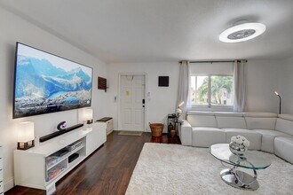 123 Saxony Ln in Delray Beach, FL - Building Photo - Building Photo