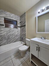 190 NE 40th St in Oakland Park, FL - Building Photo - Building Photo