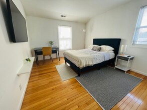 11 Duer Pl, Unit Room1 in Weehawken, NJ - Building Photo - Building Photo