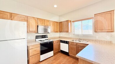 5173 W Shaw Butte Dr in Glendale, AZ - Building Photo - Building Photo