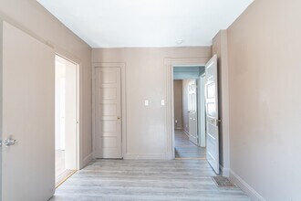 440 Ewingville Rd, Unit 1 in Ewing, NJ - Foto de edificio - Building Photo