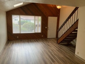 2214 Ironwood St in Eugene, OR - Building Photo - Building Photo