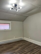 525 Wayne Ave in Ellwood City, PA - Building Photo - Building Photo