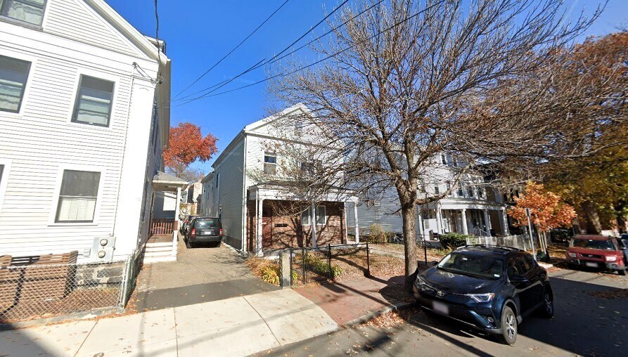 75 Thorndike St in Cambridge, MA - Building Photo