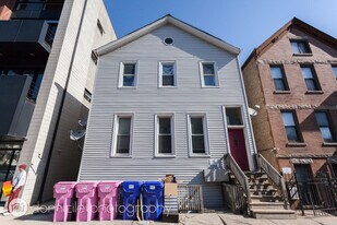 1022 W Fry St in Chicago, IL - Building Photo
