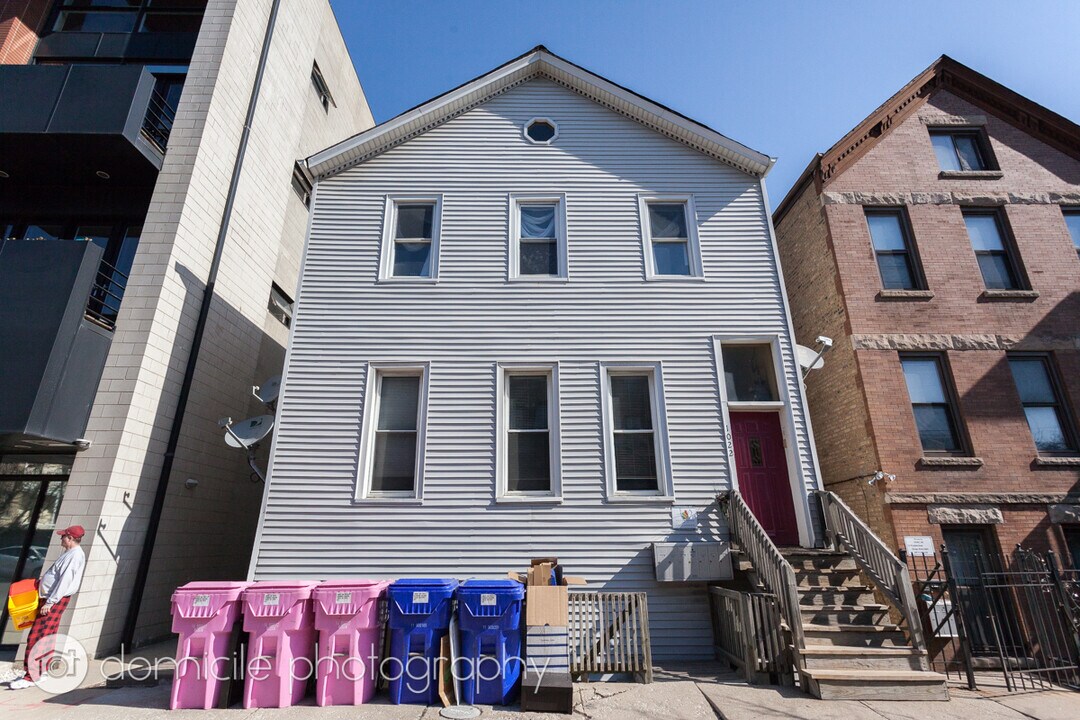 1022 W Fry St in Chicago, IL - Building Photo