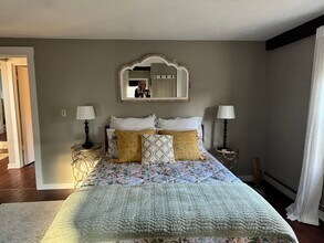 67 Warren St, Unit Carriage House Furnished Apartment in Concord, NH - Foto de edificio - Building Photo