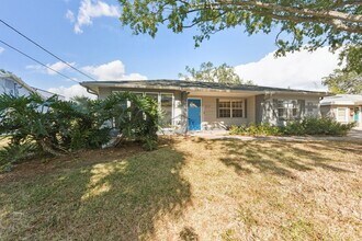 4619 W Bay Villa Ave in Tampa, FL - Building Photo - Building Photo
