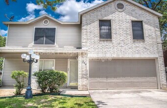 225 Samantha Dr in Schertz, TX - Building Photo - Building Photo