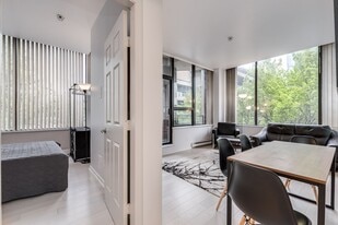 1010 Howe St in Vancouver, BC - Building Photo