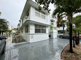 6830 Harding Ave in Miami Beach, FL - Building Photo