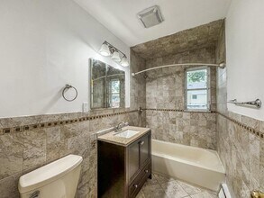 216 Julius St in Iselin, NJ - Foto de edificio - Building Photo