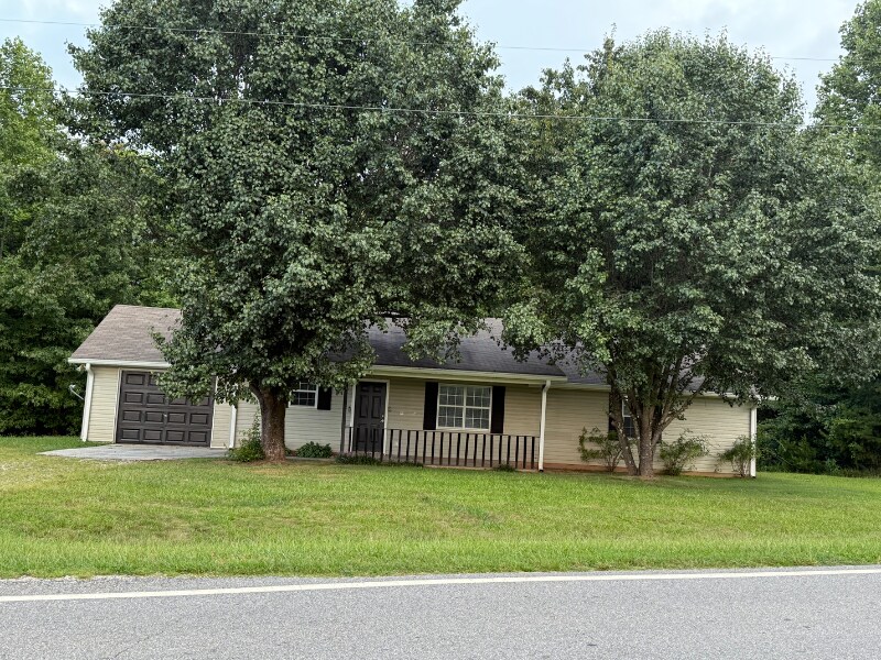 25 Frogtown Rd in Dahlonega, GA - Building Photo
