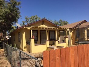 1720 Oregon St in Bakersfield, CA - Building Photo - Building Photo