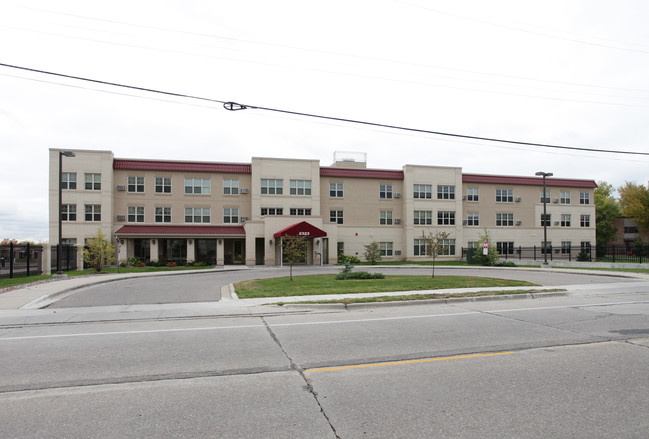 St. Anne's Senior Community in Minneapolis, MN - Foto de edificio - Building Photo