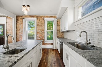 433 St Clair Ave in Columbus, OH - Foto de edificio - Building Photo