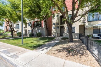3435 E Lance Ln in Phoenix, AZ - Foto de edificio - Building Photo
