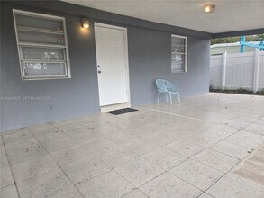 1645 Lauderdale Manor Dr in Fort Lauderdale, FL - Building Photo - Building Photo