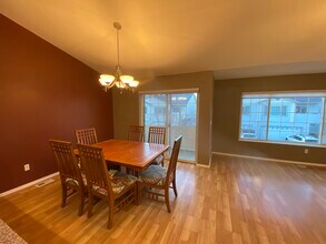 5568 Sapphire Loop in Anchorage, AK - Foto de edificio - Building Photo