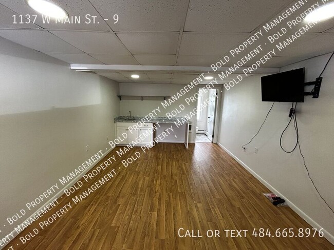 property at 1137 W Main St