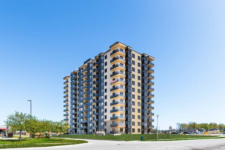 South Carriage Place in London, ON - Building Photo