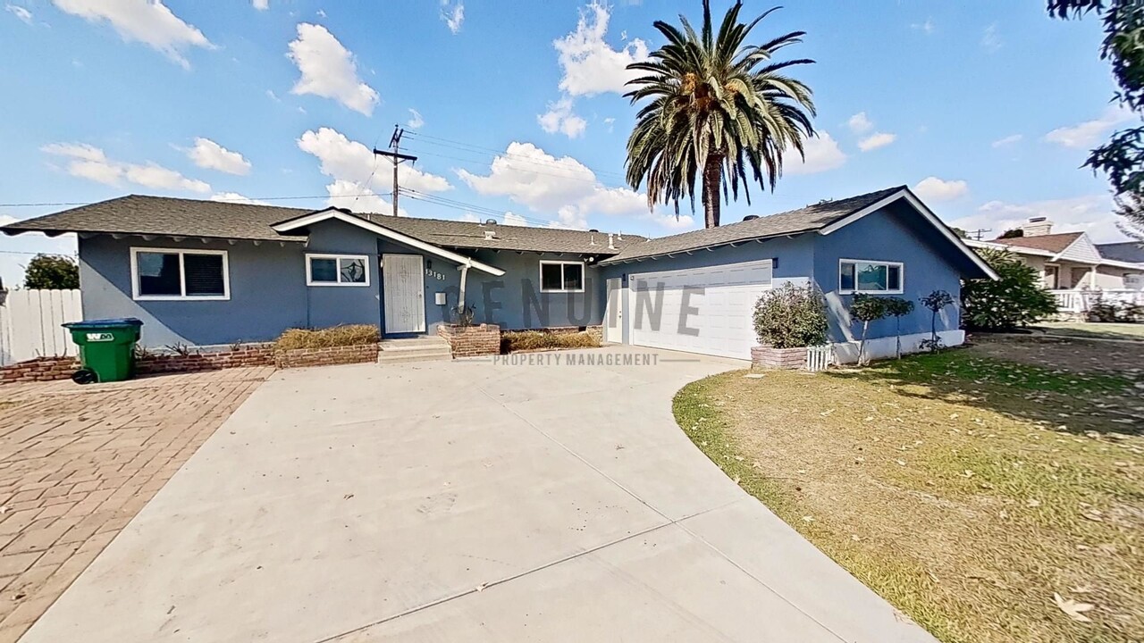 13181 Chirping Sparrow Way in Tustin, CA - Building Photo