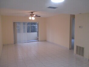 200 Lake Carol Dr in West Palm Beach, FL - Building Photo - Building Photo