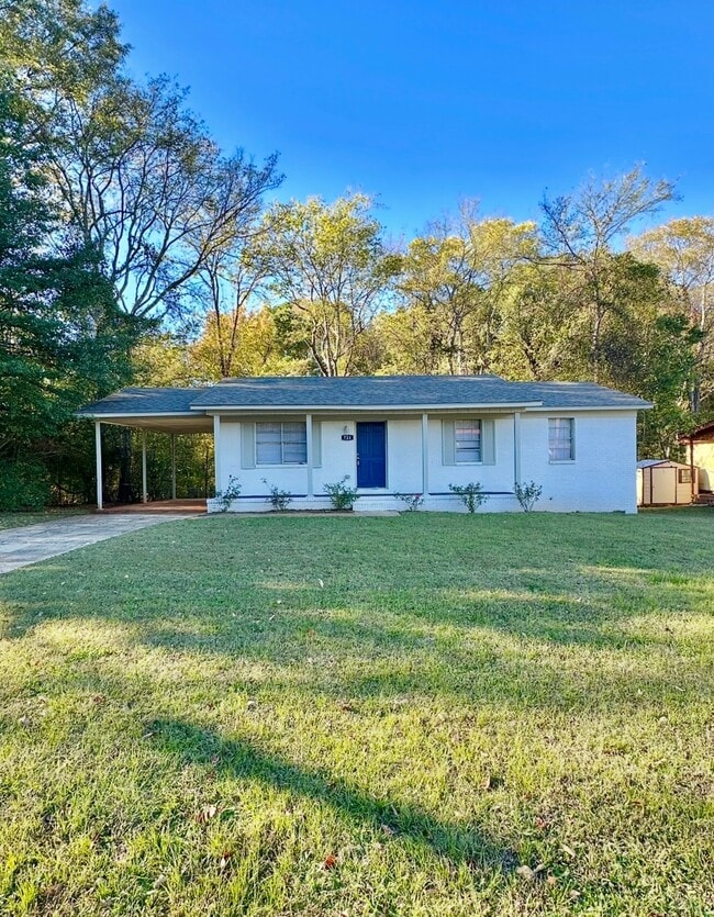 property at 724 Illinois Rd