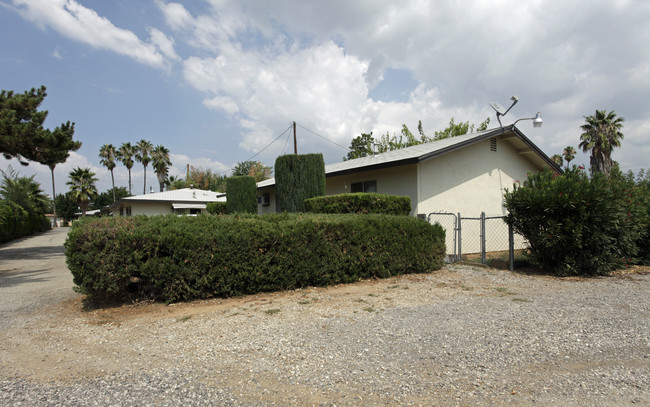 34241-34249 Avenue J in Yucaipa, CA - Foto de edificio - Building Photo