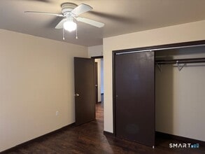 472 Cow Hill Rd in Groton, CT - Building Photo - Building Photo