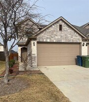 5004 Villas Dr in Sanger, TX - Building Photo