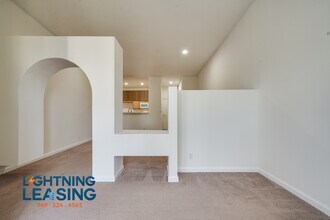 11223 Morrison St in Los Angeles, CA - Building Photo - Building Photo