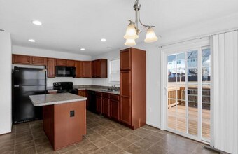 211 Dundee Pl in Fredericksburg, VA - Foto de edificio - Building Photo