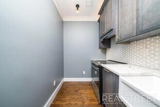 187 Kent Ave, Unit 303 in Brooklyn, NY - Foto de edificio - Building Photo