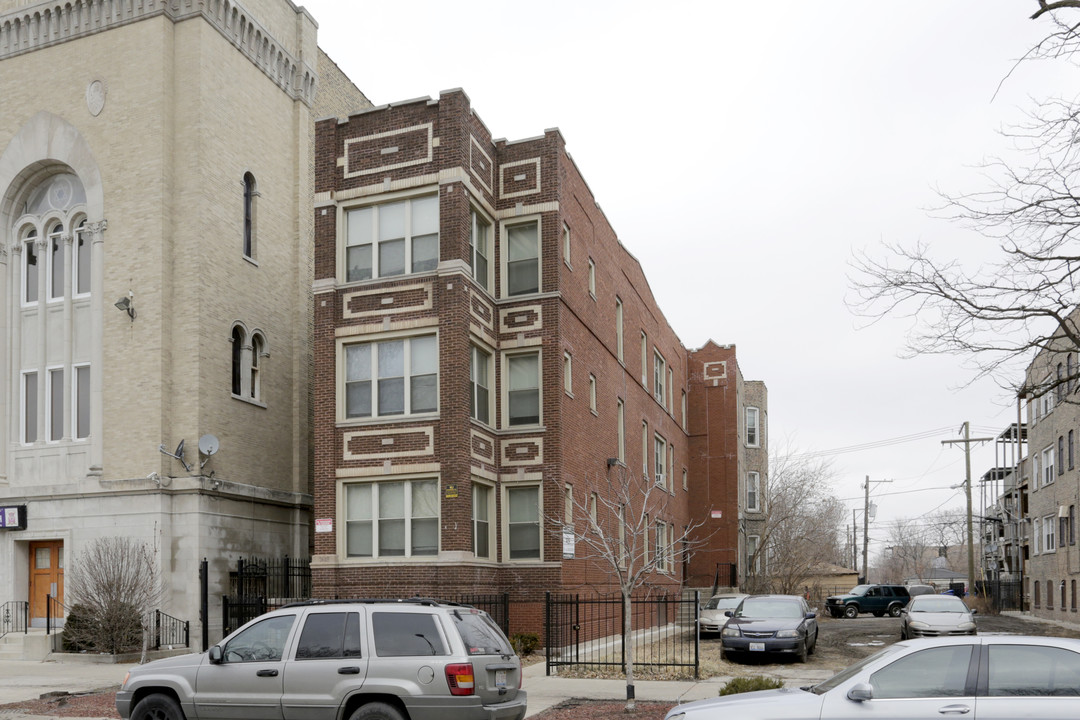 3618 W Douglas Blvd in Chicago, IL - Building Photo