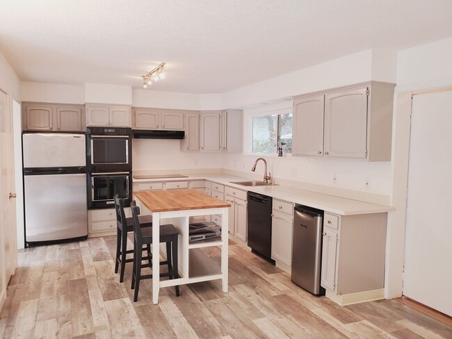 4111 Hidden Valley Rd