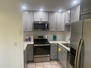 1482 N Lawnwood Cir-Unit -32a in Fort Pierce, FL - Building Photo - Building Photo