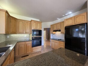 929 Yosemite Dr in Chico, CA - Building Photo - Building Photo