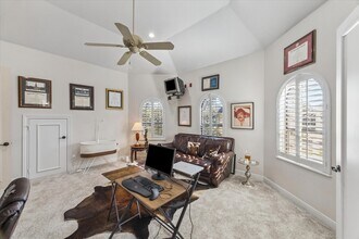 600 Royal Oaks Dr in Friendswood, TX - Foto de edificio - Building Photo