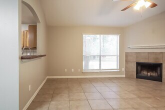 10471 Twin Circles Dr in Montgomery, TX - Building Photo - Building Photo