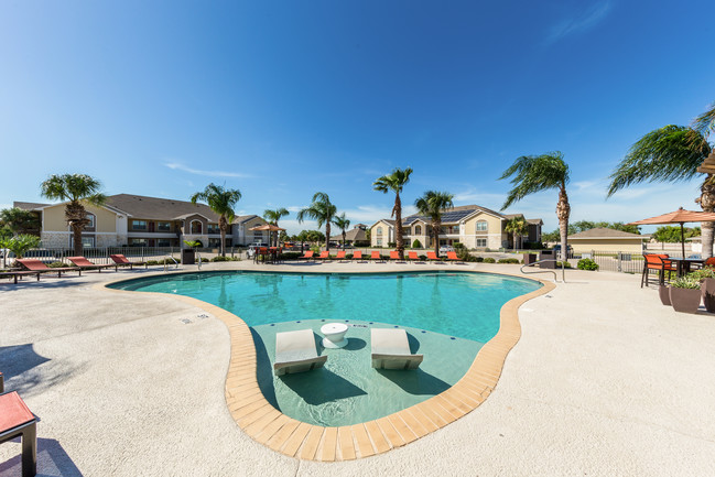 Pavilions at Northshore Apartment Homes in Portland, TX - Foto de edificio - Building Photo