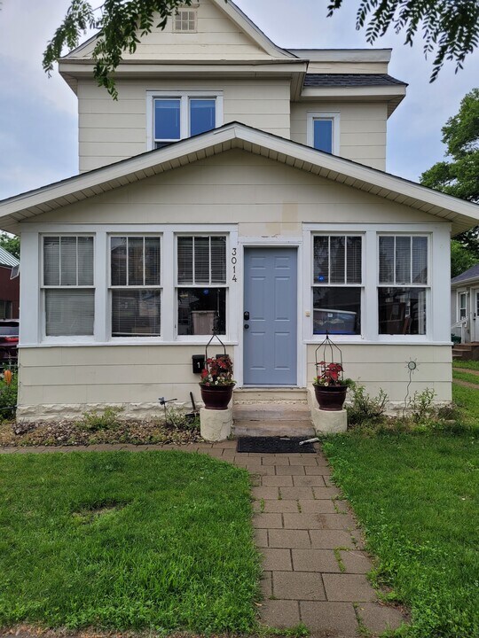 3014 California St NE, Unit Two in Minneapolis, MN - Building Photo