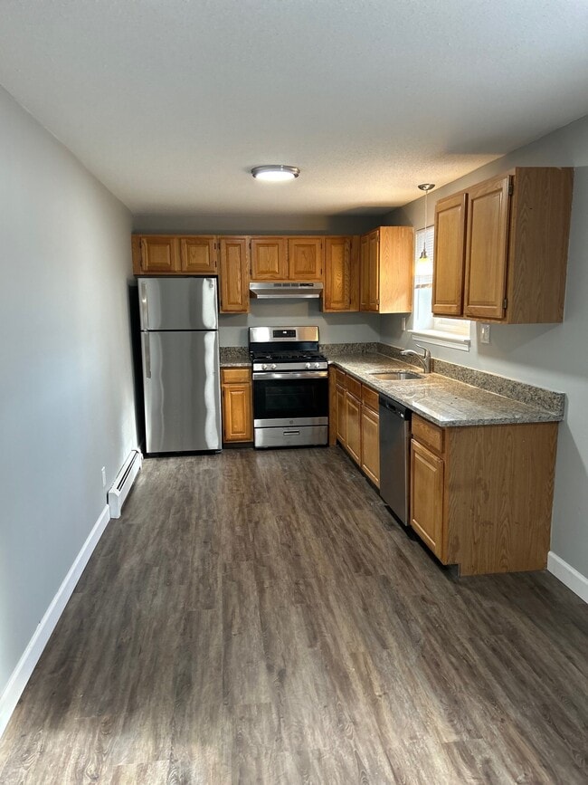 Salem and Gloucester in Newington, CT - Building Photo - Building Photo