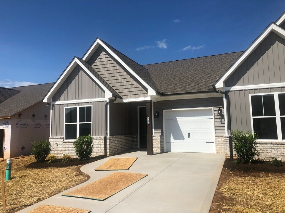 7557 Long Shot Ln in Knoxville, TN - Building Photo