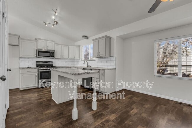 1215 Sandi Dr in Layton, UT - Building Photo - Building Photo