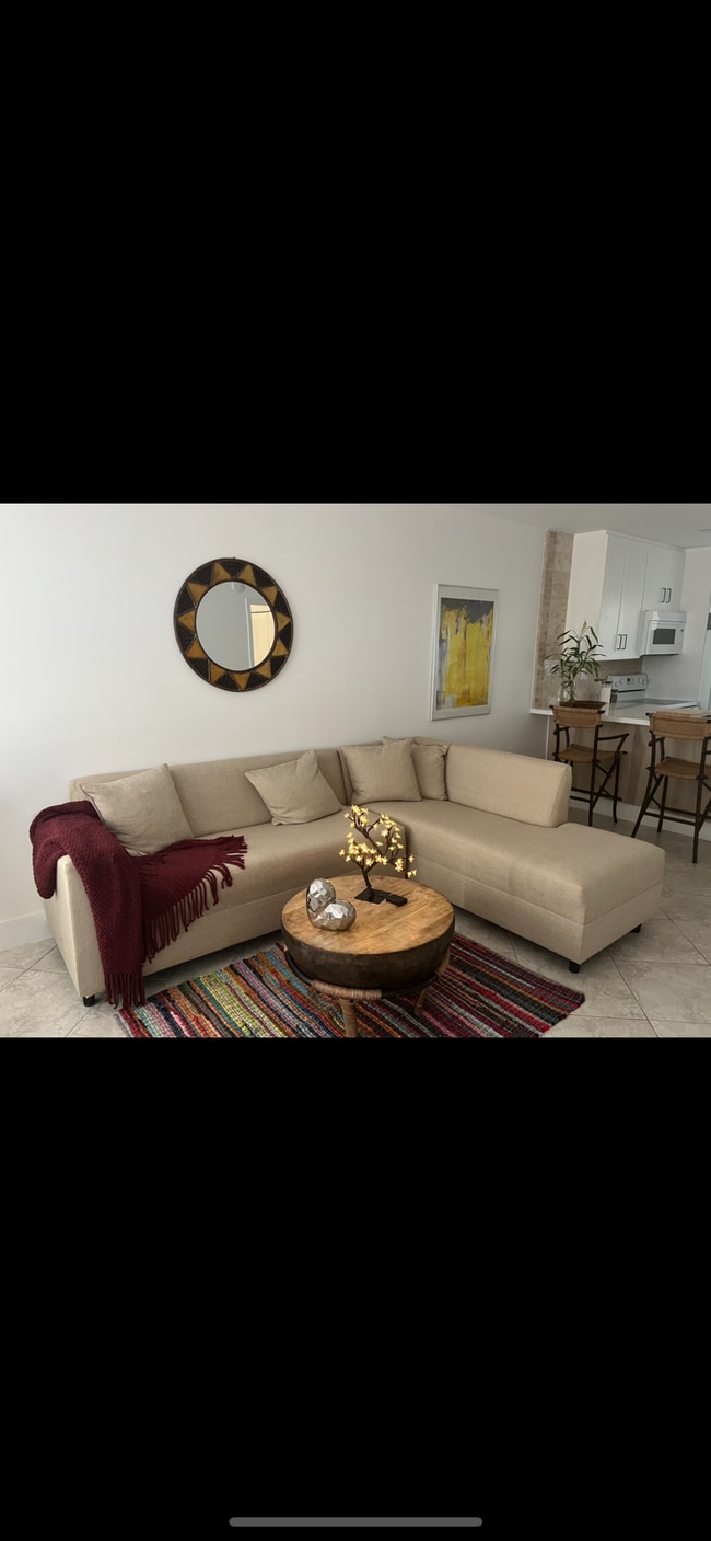 4806 NW 36th St, Unit Rudy in Lauderdale Lakes, FL - Building Photo - Building Photo