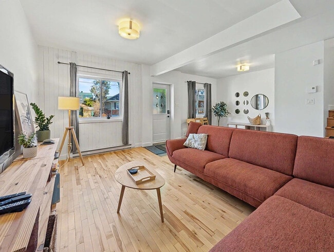 property at 159 Rue Murray