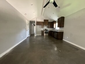 100 Chloe Dr in Mineola, TX - Building Photo - Building Photo