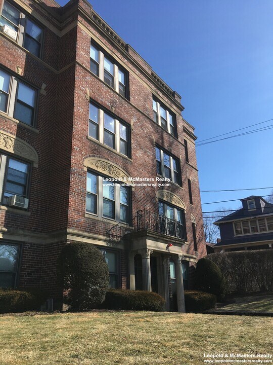 64 Oriole St in Boston, MA - Building Photo